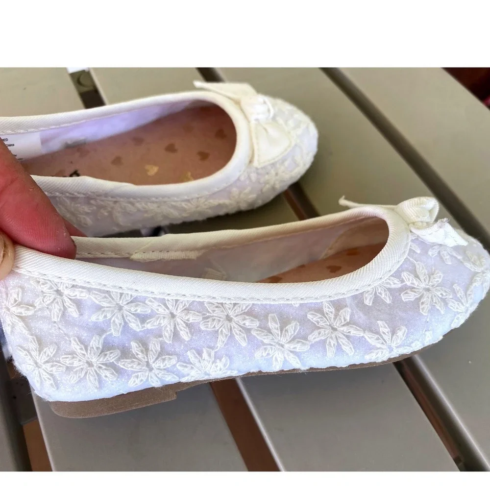 Jumping Beans White Floral Ballet Flats with Bow Accent - Size 7 Toddler‎